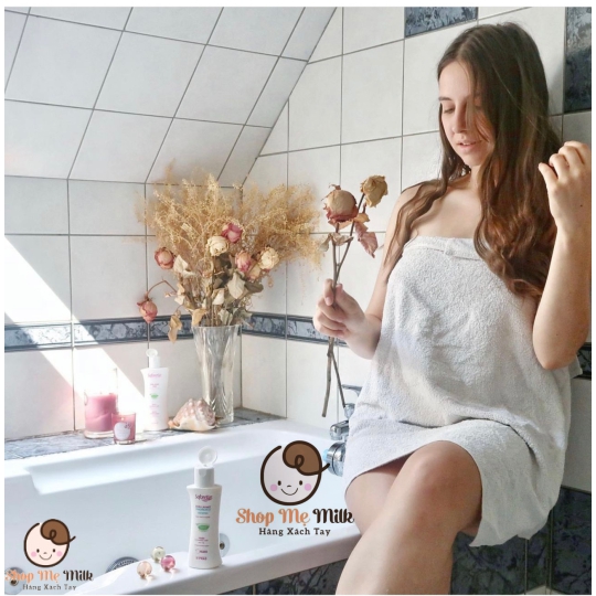 Dung dịch vệ sinh phụ nữ nhẹ dịu Saforelle Gentle Cleansing Care 250ml