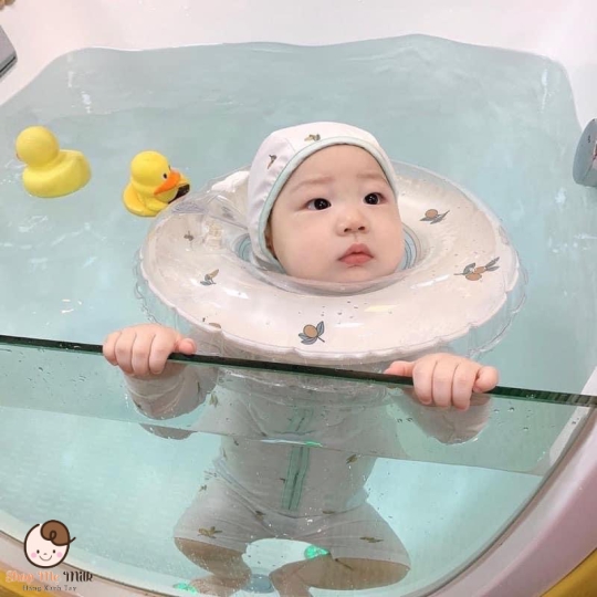 Phao bơi đeo cổ cho bé từ 3 tháng